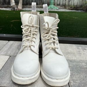 The Original Dr. Martens Woman’s 7